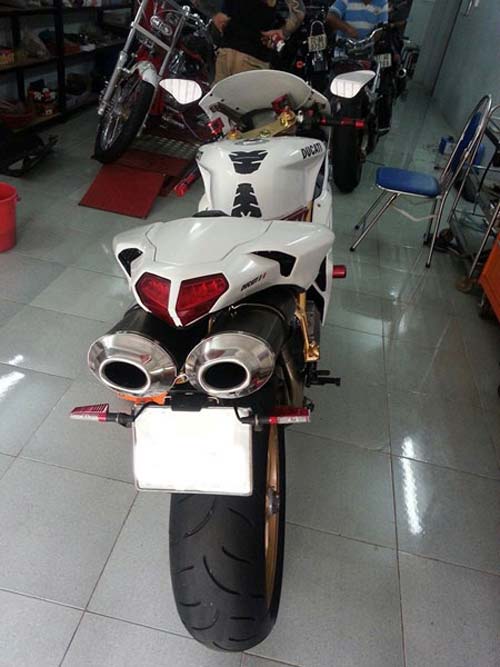 Ducati 848 EVO mạ vàng 24K đầu tiên tại Việt Nam - 3