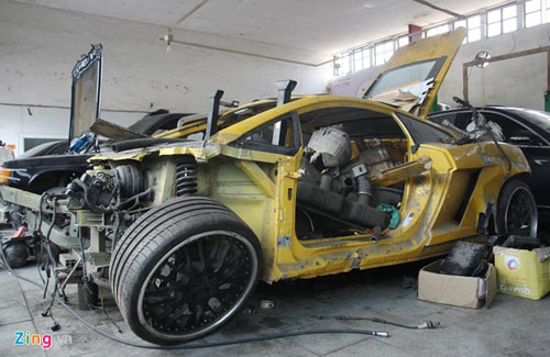 “Bò vàng” Lamborghini Gallardo bị “mổ bụng” tại Hà Nội - 3