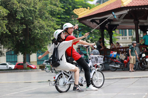 Học sinh thích thú với xe đạp điện của HKbike - 4