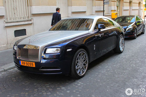 Samuel Eto’o "cưỡi" Rolls-Royce siêu sang dạo phố - 2