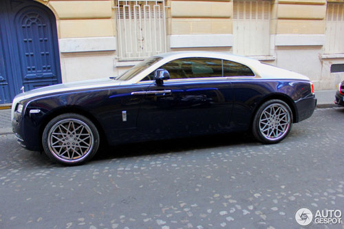 Samuel Eto’o "cưỡi" Rolls-Royce siêu sang dạo phố - 4