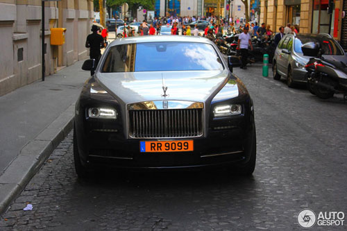 Samuel Eto’o "cưỡi" Rolls-Royce siêu sang dạo phố - 3
