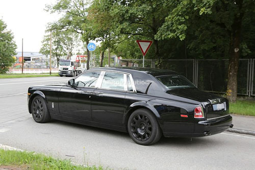 Rolls-Royce Phantom mới hiện nguyên hình - 4