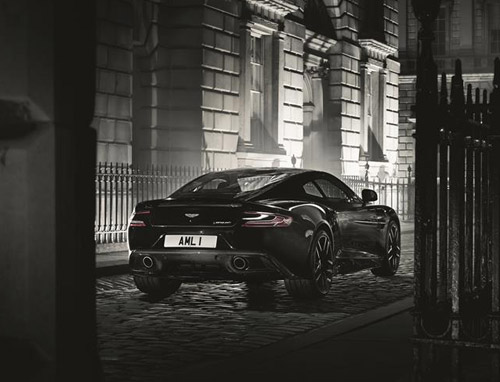 Aston Martin Vanquish Carbon Black đẹp mê mẩn - 4