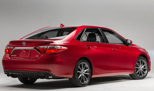 Toyota Camry 2015 chính thức có giá bán