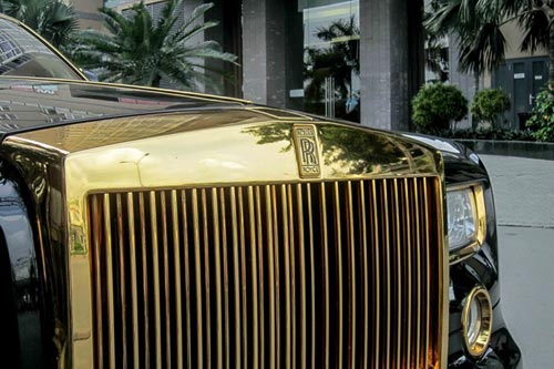 Cận cảnh Rolls-Royce mạ vàng biển Quảng Ninh tại Sài Gòn - 4