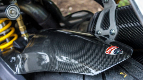 Ducati Streetfighter 848 lột xác với “bộ đồ” hàng hiệu - 6