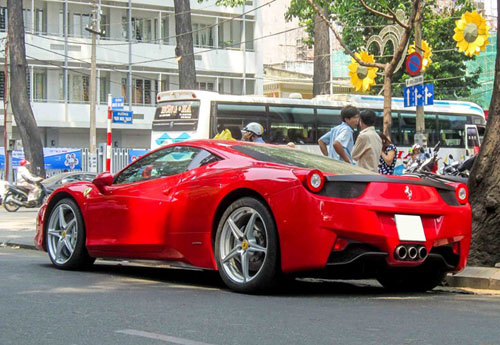 Ferrari 15 tỷ của thiếu gia Sài thành xuống phố - 3