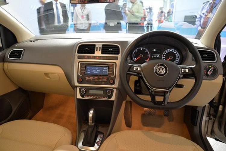 Volkswagen Vento 2015 giá 12.300 USD khiến dân Việt 'thèm' - 3
