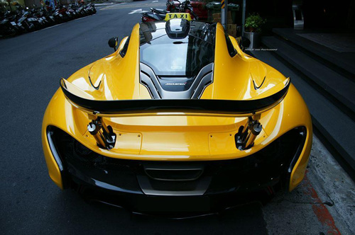 Siêu xe triệu đô McLaren P1 làm 'taxi'