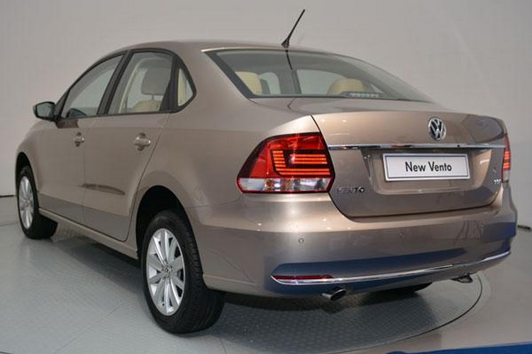 Volkswagen Vento 2015 giá 12.300 USD khiến dân Việt 'thèm' - 2