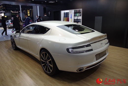 Aston Martin Rapide S có giá khởi điểm khoảng 596.000 USD