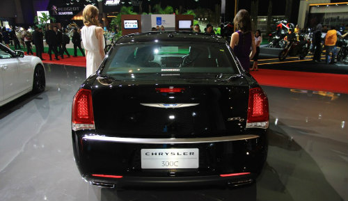 Chrysler 300 2015: Mẫu sedan sang chảnh lộ diện - 8