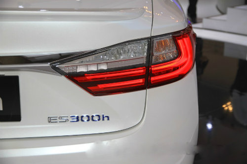 Mê mẩn mẫu Lexus ES300h 2016 giá 2,2 tỷ đồng - 8