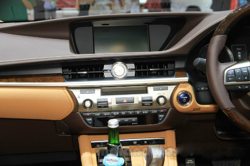 Mê mẩn mẫu Lexus ES300h 2016 giá 2,2 tỷ đồng - 6