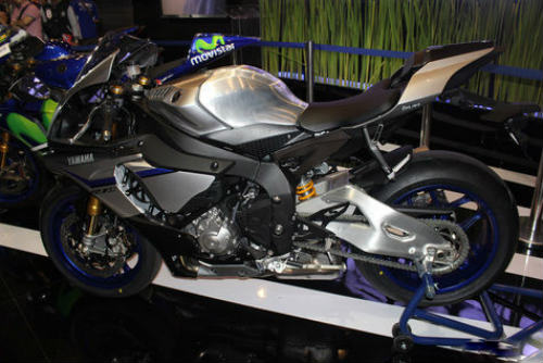 Yamaha tung xe mới YZF-R1M giá hơn 1 tỷ đồng - 2