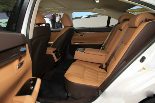 Mê mẩn mẫu Lexus ES300h 2016 giá 2,2 tỷ đồng - 9