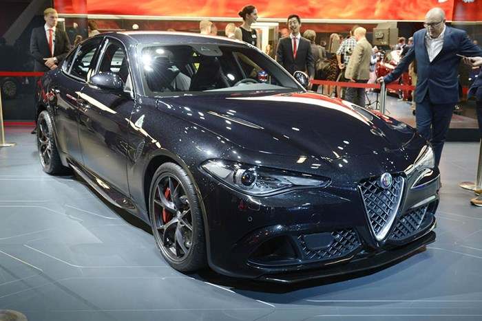 Ngắm chiếc Alfa Romeo Giulia Quadrifoglio "xúng xính" sắc màu - 3