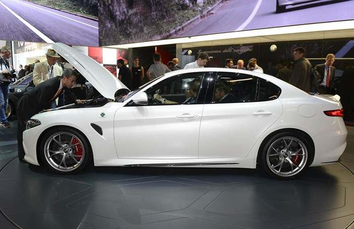 Ngắm chiếc Alfa Romeo Giulia Quadrifoglio "xúng xính" sắc màu - 4