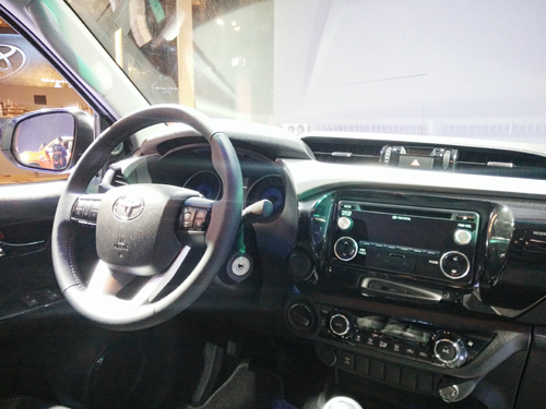 Ra mắt xe bán tải Toyota Hilux 2015, có bản số tự động - 3