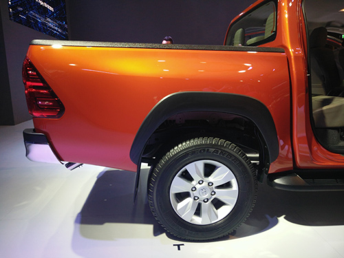 Ra mắt xe bán tải Toyota Hilux 2015, có bản số tự động - 13