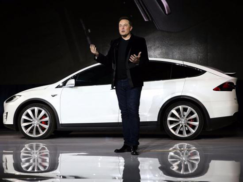 Tesla Model X phiên bản “cửa cánh chim” trình làng - 8