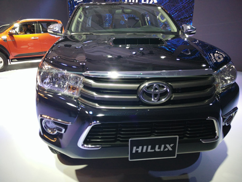 Ra mắt xe bán tải Toyota Hilux 2015, có bản số tự động - 11