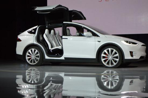 Tesla Model X phiên bản “cửa cánh chim” trình làng - 7