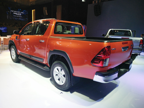 Ra mắt xe bán tải Toyota Hilux 2015, có bản số tự động - 10