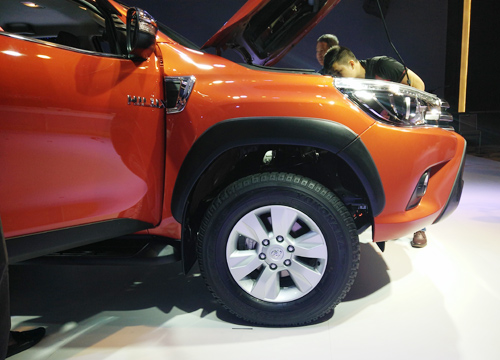 Ra mắt xe bán tải Toyota Hilux 2015, có bản số tự động - 14