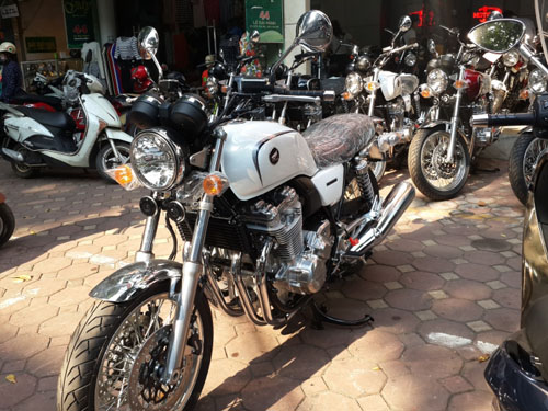 Hàng “độc” Honda CB1100 EX 2015 ồ ạt vào Việt Nam