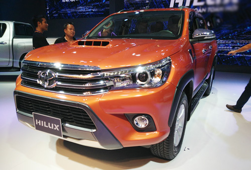 Ra mắt xe bán tải Toyota Hilux 2015, có bản số tự động - 12