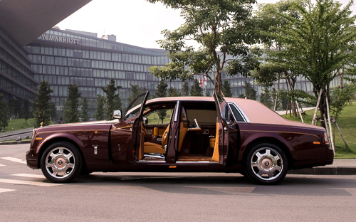 Rolls-Royce Phantom Lửa thiêng 50 tỷ "náo loạn" đường phố HN - 4