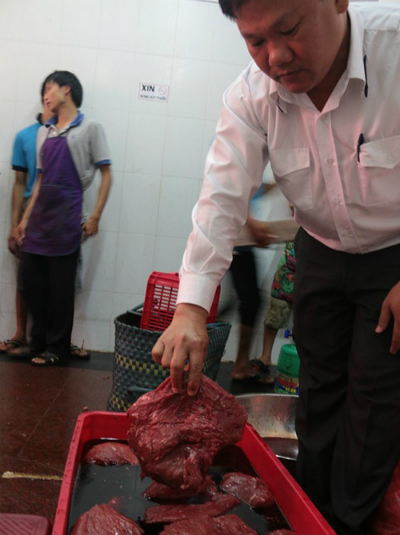 Lật tẩy sự thật rùng mình về thịt bò được bán tại cửa hàng bán thịt sạch